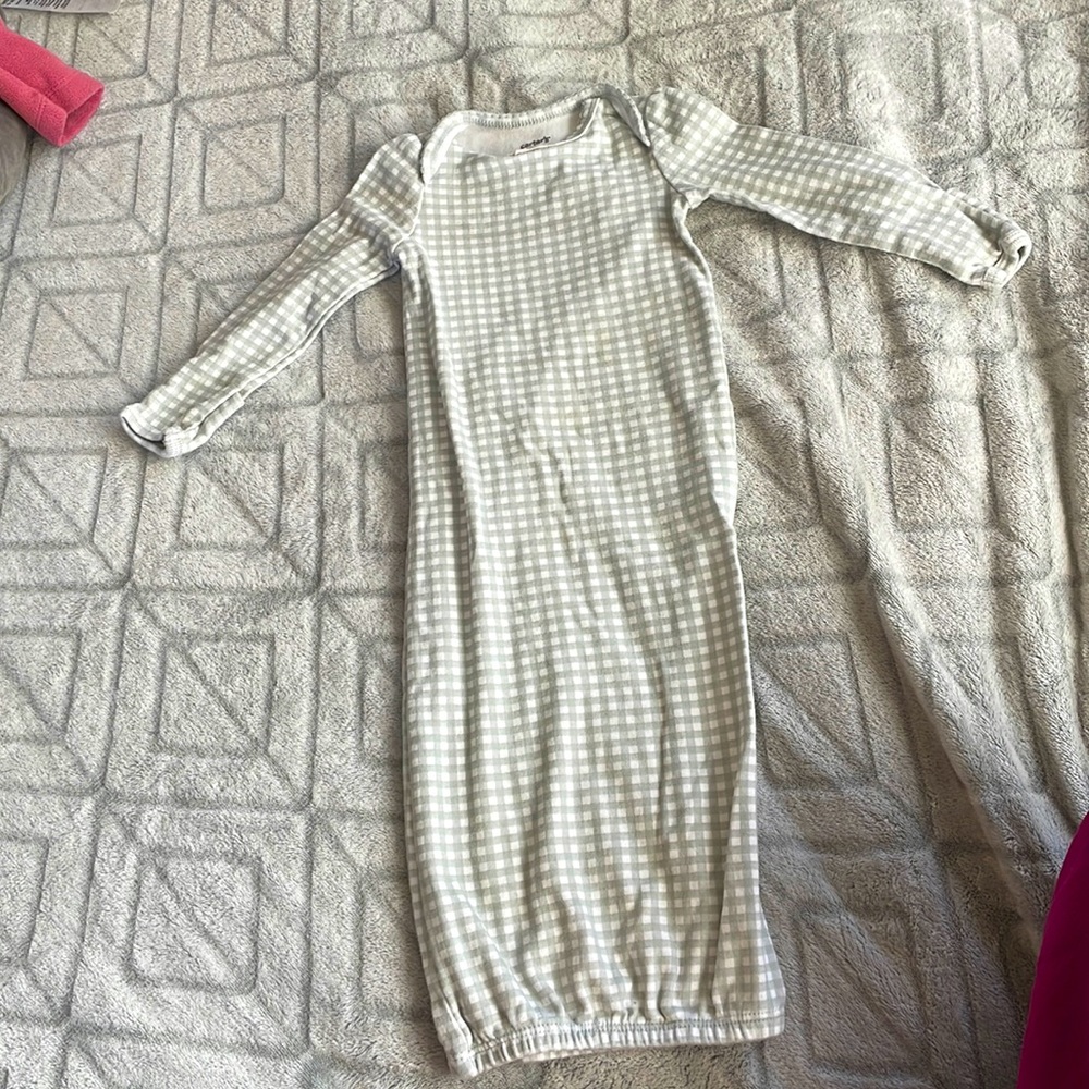 Carter’s 0-3 month girl clothes bundle
